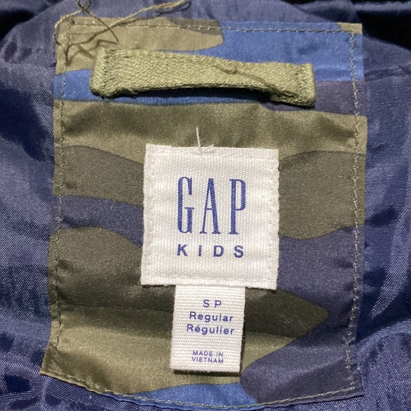 GAP full zip Puffer vest camo with pockets size small boys - Picture 7 of 7